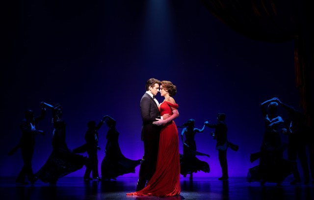 andy-karl-samantha-barks-and-company-in-pretty-woman-the-musical-photo-by-matthew-murphy-2018